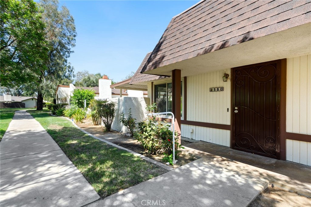 880 Ardmore Circle