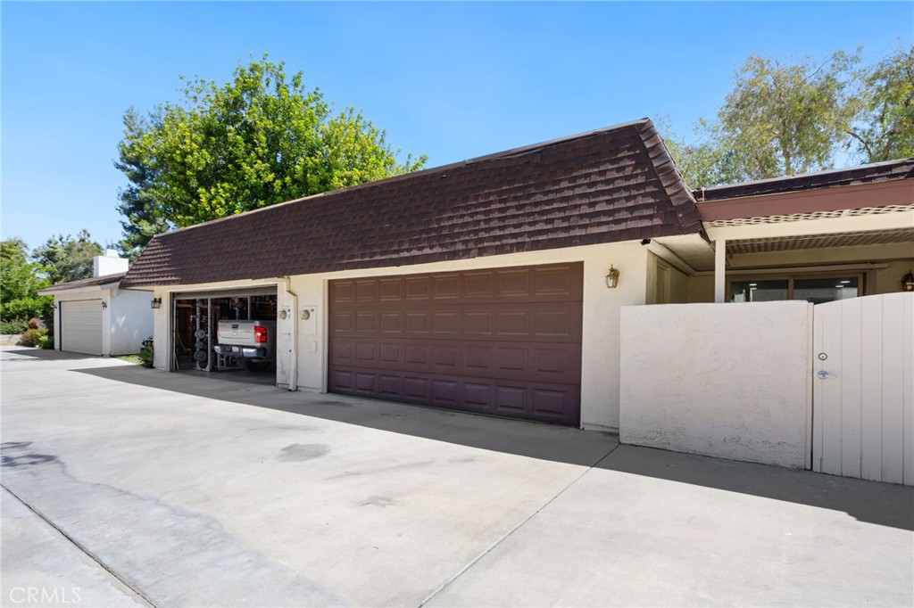 880 Ardmore Circle