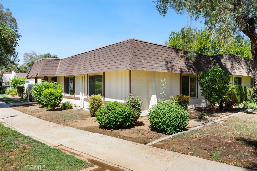 880 Ardmore Circle