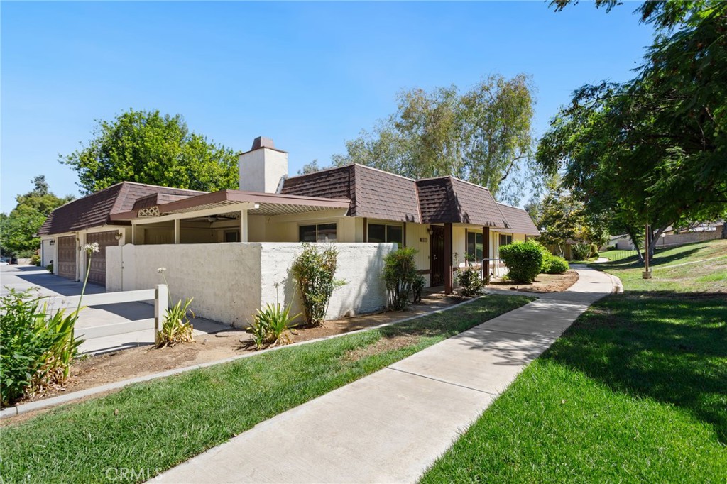 880 Ardmore Circle