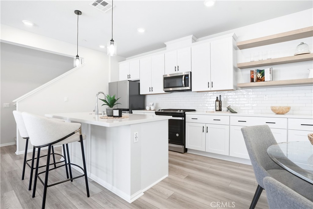 1142 Brush Creek