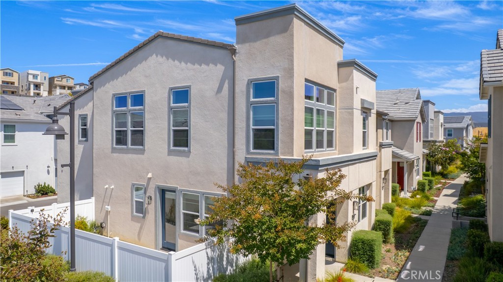 1142 Brush Creek