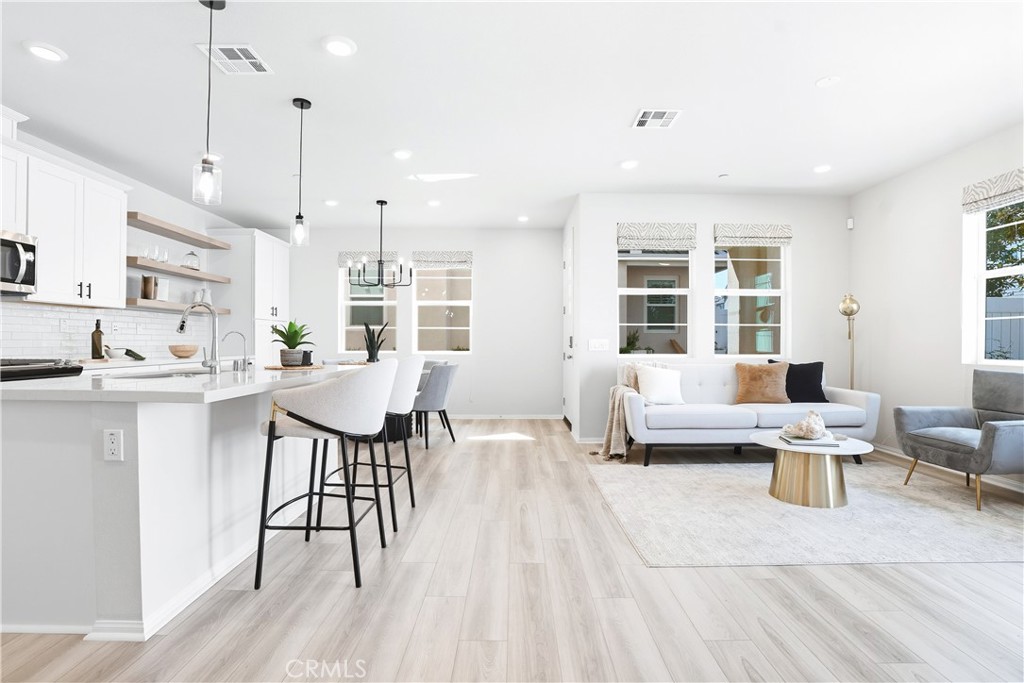 1142 Brush Creek