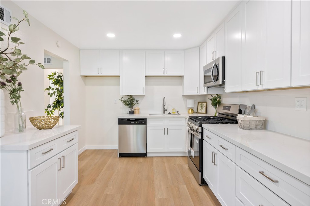 336 E Briardale Avenue 3