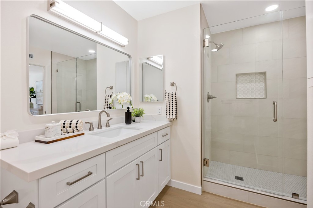 336 E Briardale Avenue 3