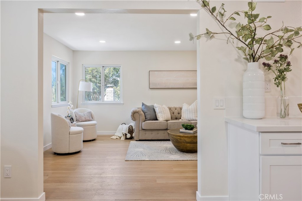 336 E Briardale Avenue 3