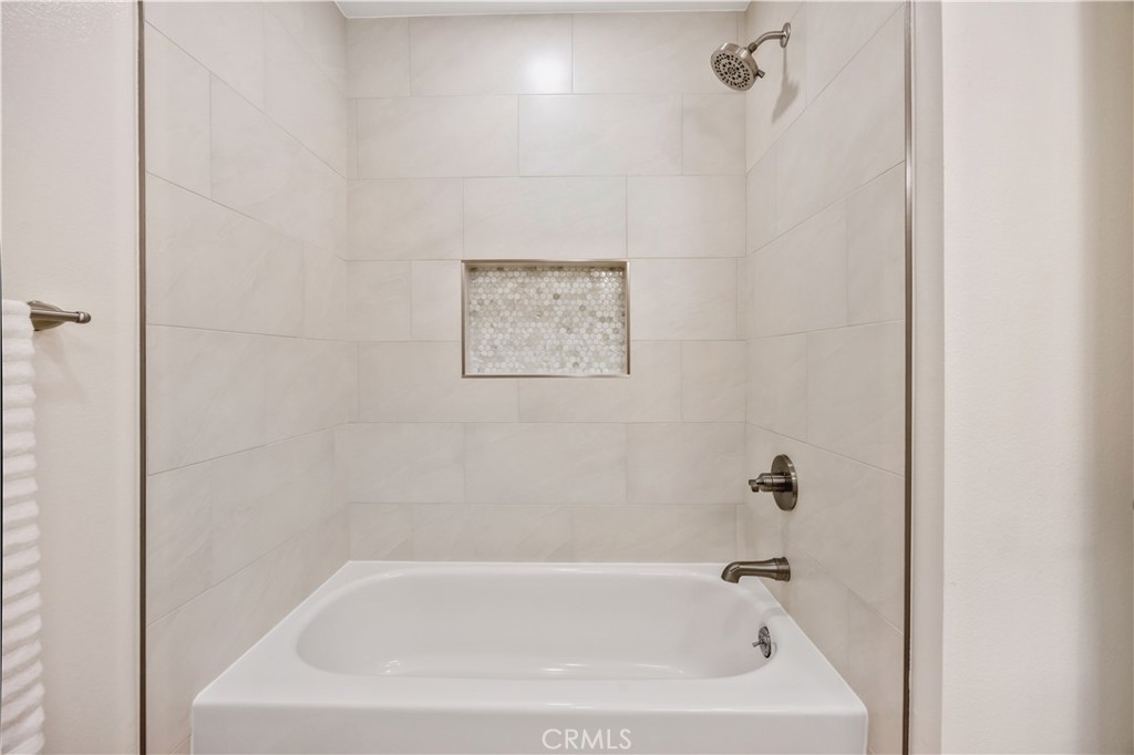 336 E Briardale Avenue 3