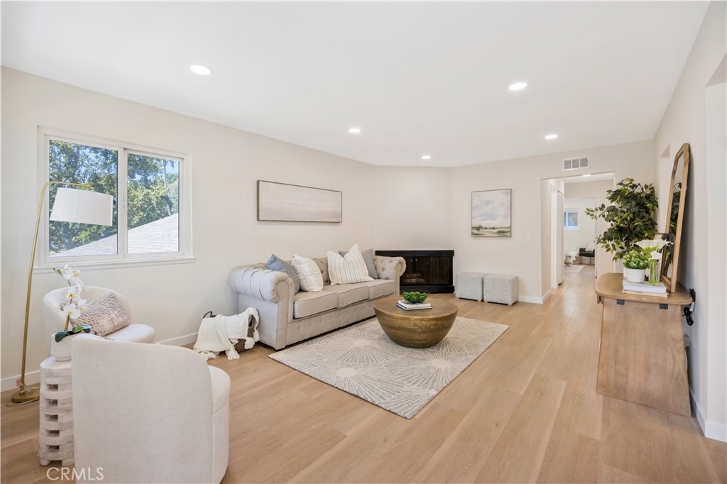 336 E Briardale Avenue 3