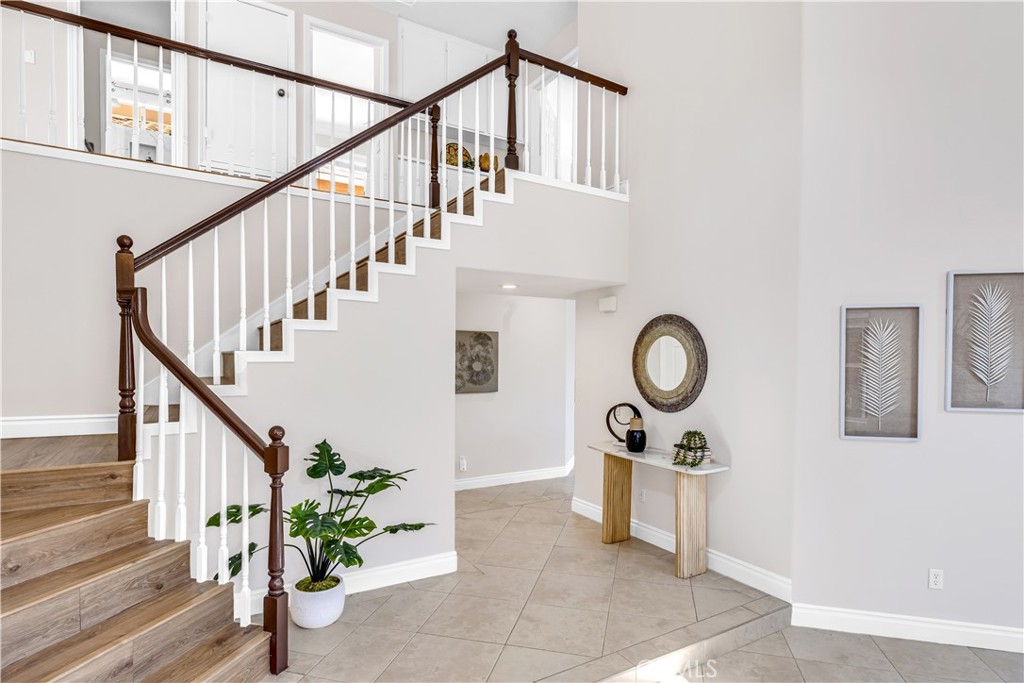 24255 Rue De Gauguin