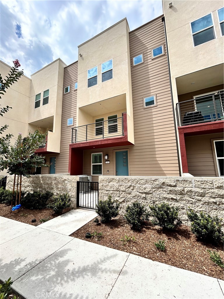 1669 W Lincoln Avenue 104