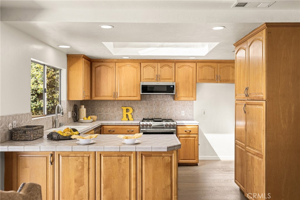 982 N Shaffer Street