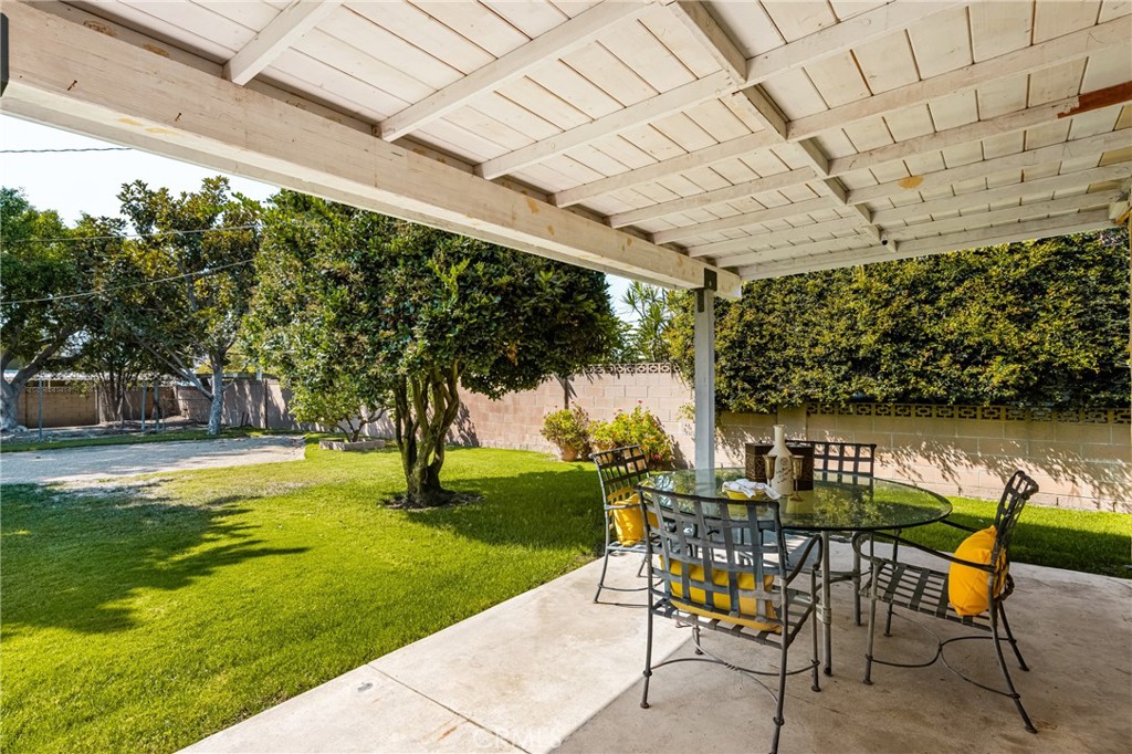 982 N Shaffer Street