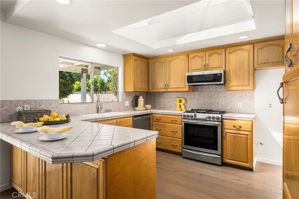 982 N Shaffer Street