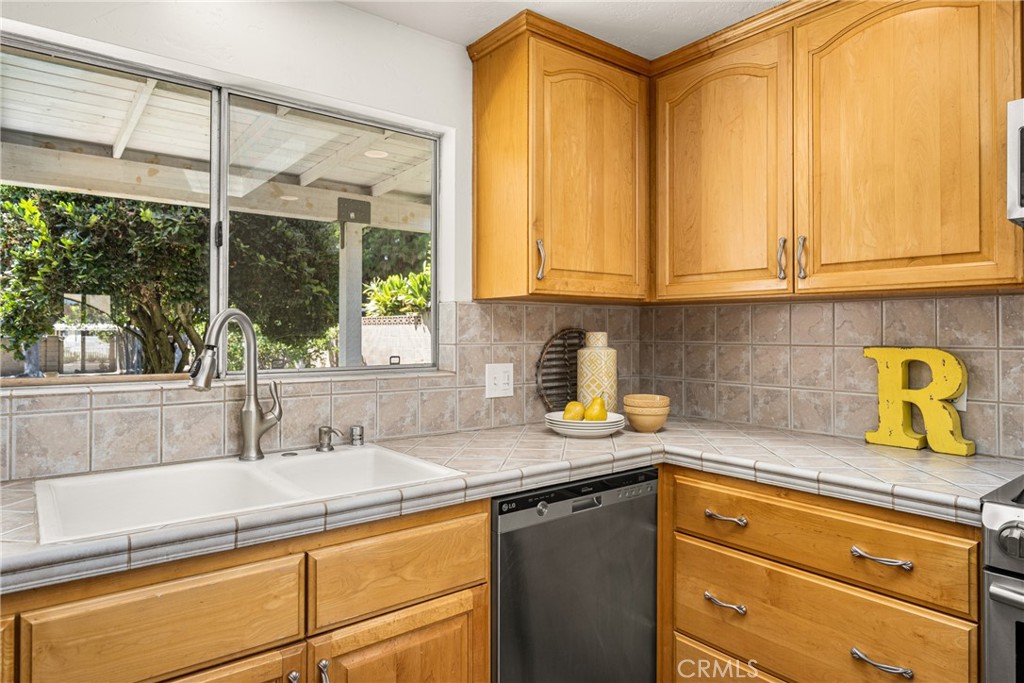 982 N Shaffer Street