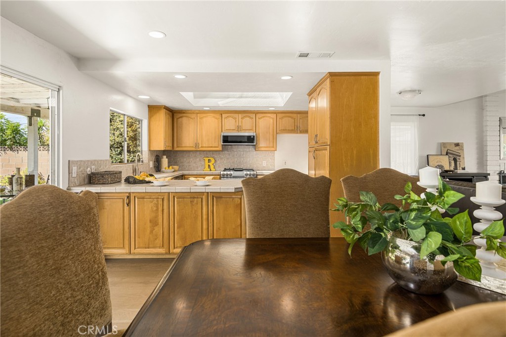 982 N Shaffer Street