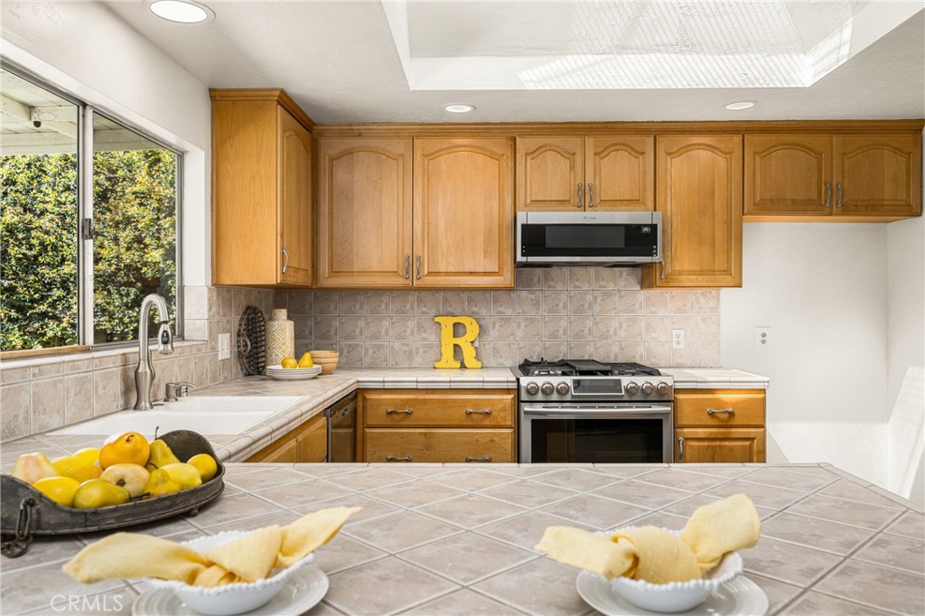 982 N Shaffer Street