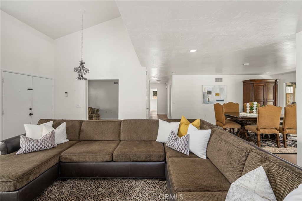 982 N Shaffer Street