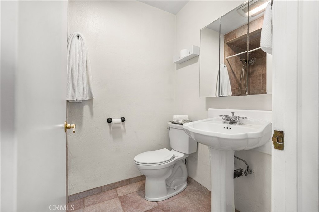 982 N Shaffer Street