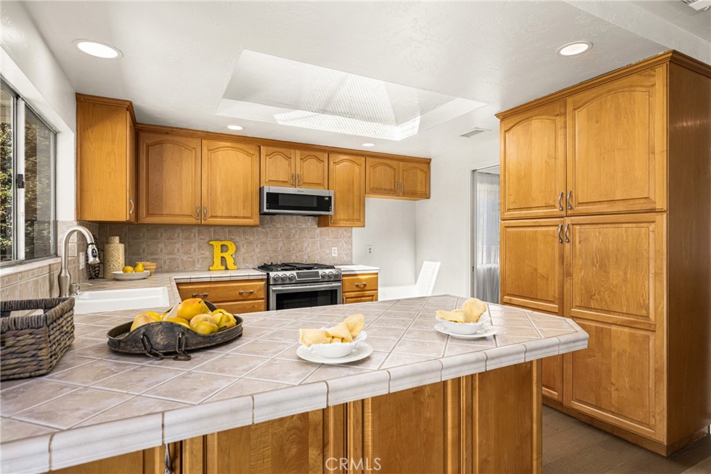 982 N Shaffer Street