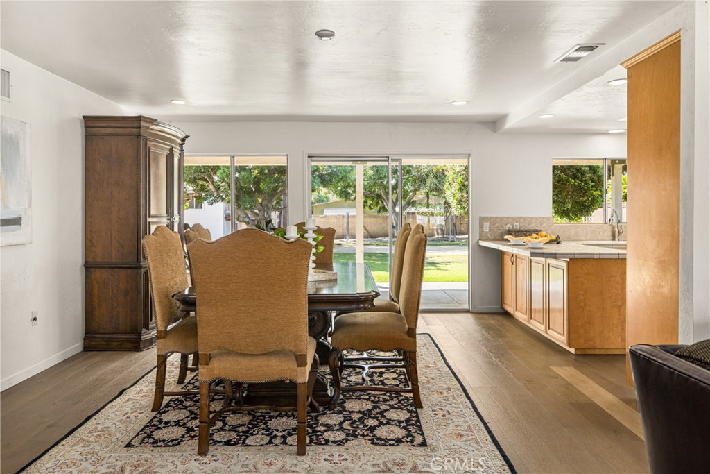 982 N Shaffer Street