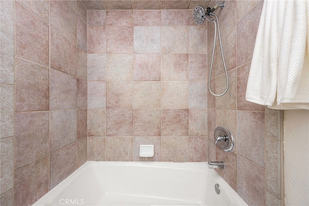 982 N Shaffer Street