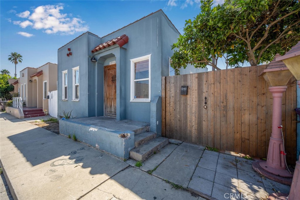 1040 E Brenner