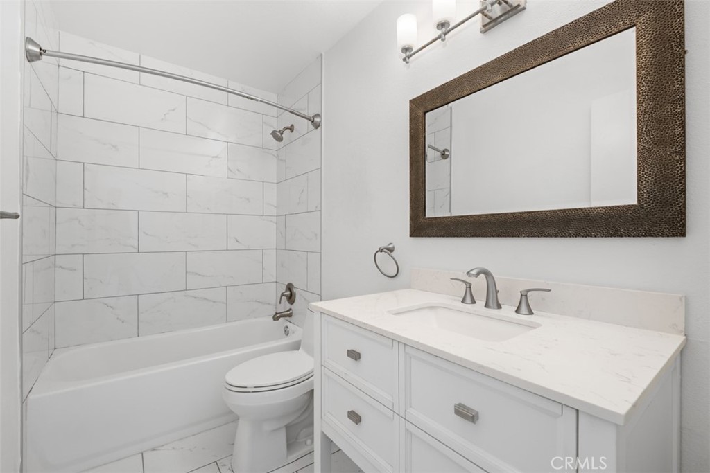 33602 Blue Lantern Street D