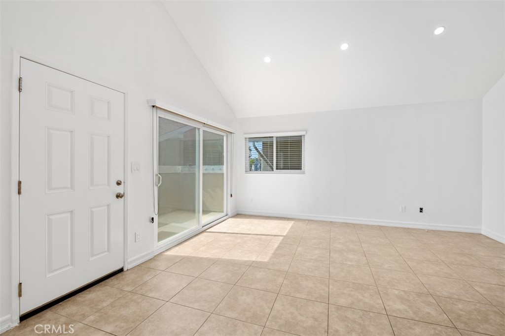 33602 Blue Lantern Street D