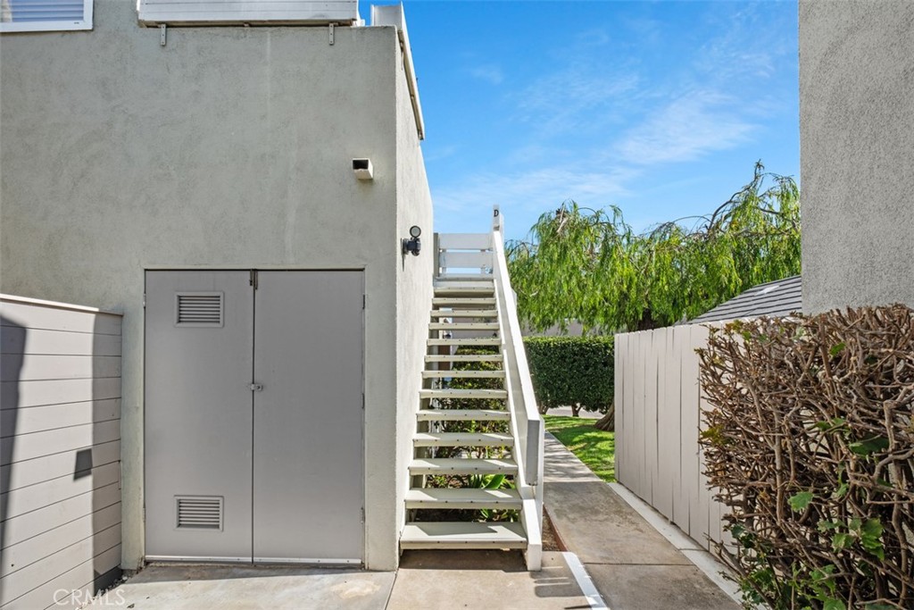 33602 Blue Lantern Street D