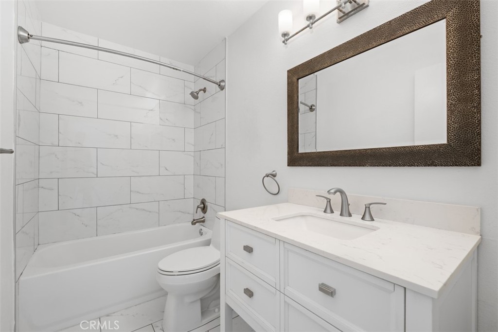 33602 Blue Lantern Street D