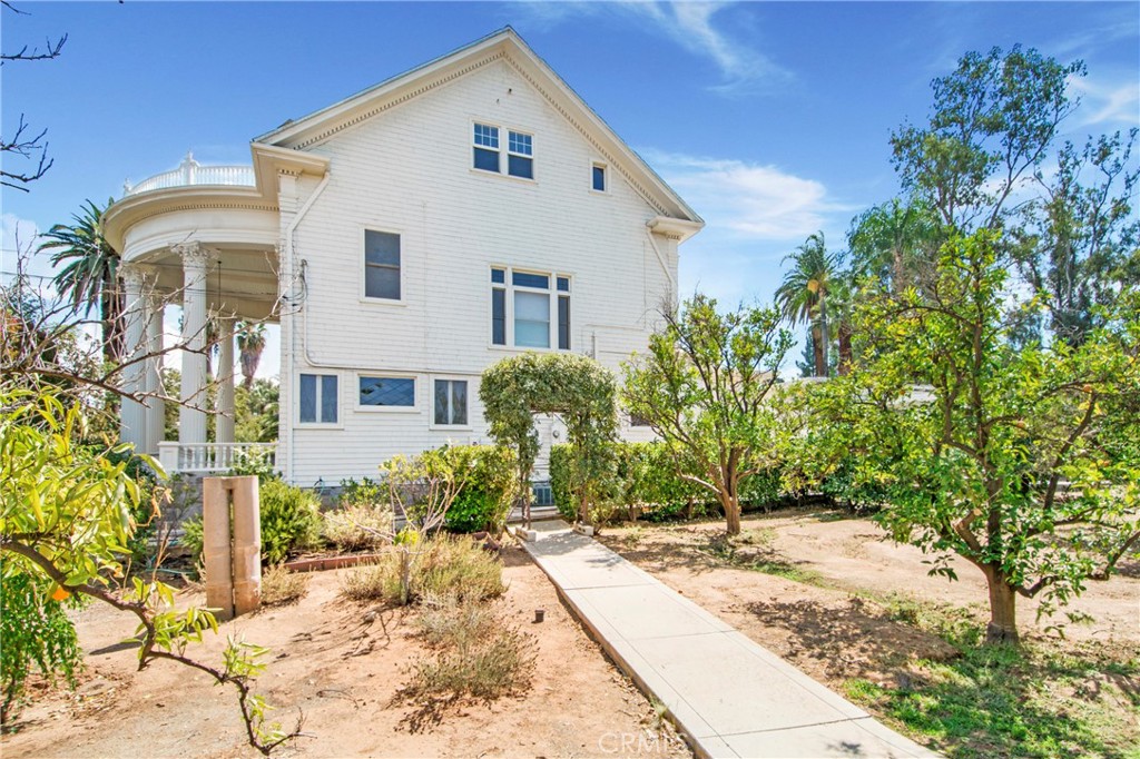 560 Terracina Boulevard