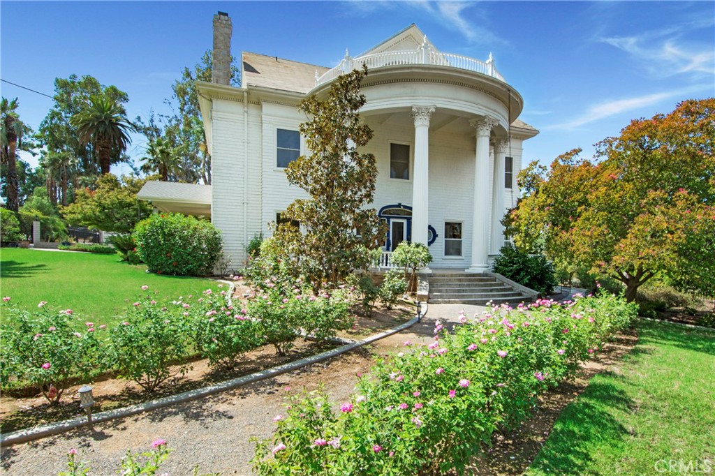 560 Terracina Boulevard