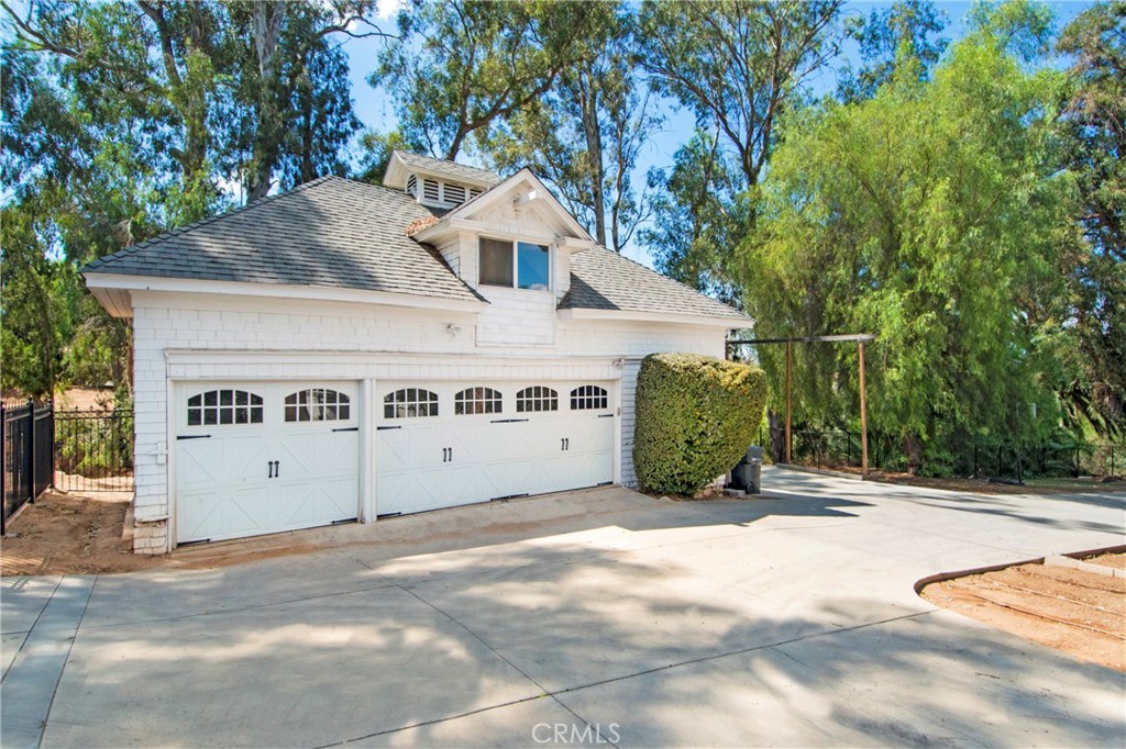 560 Terracina Boulevard