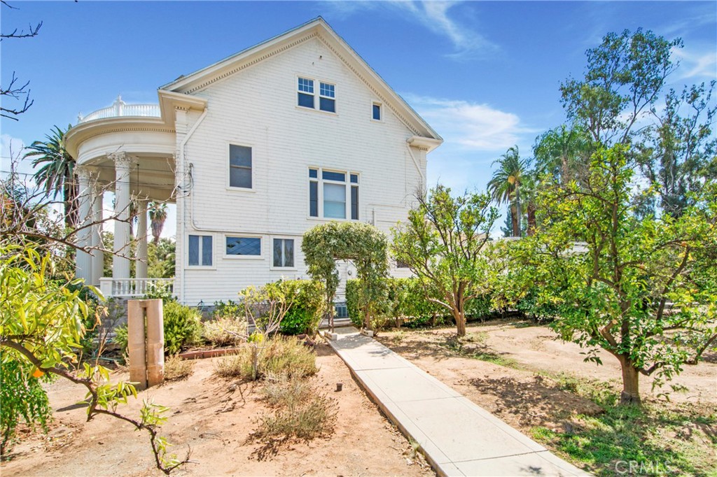 560 Terracina Boulevard