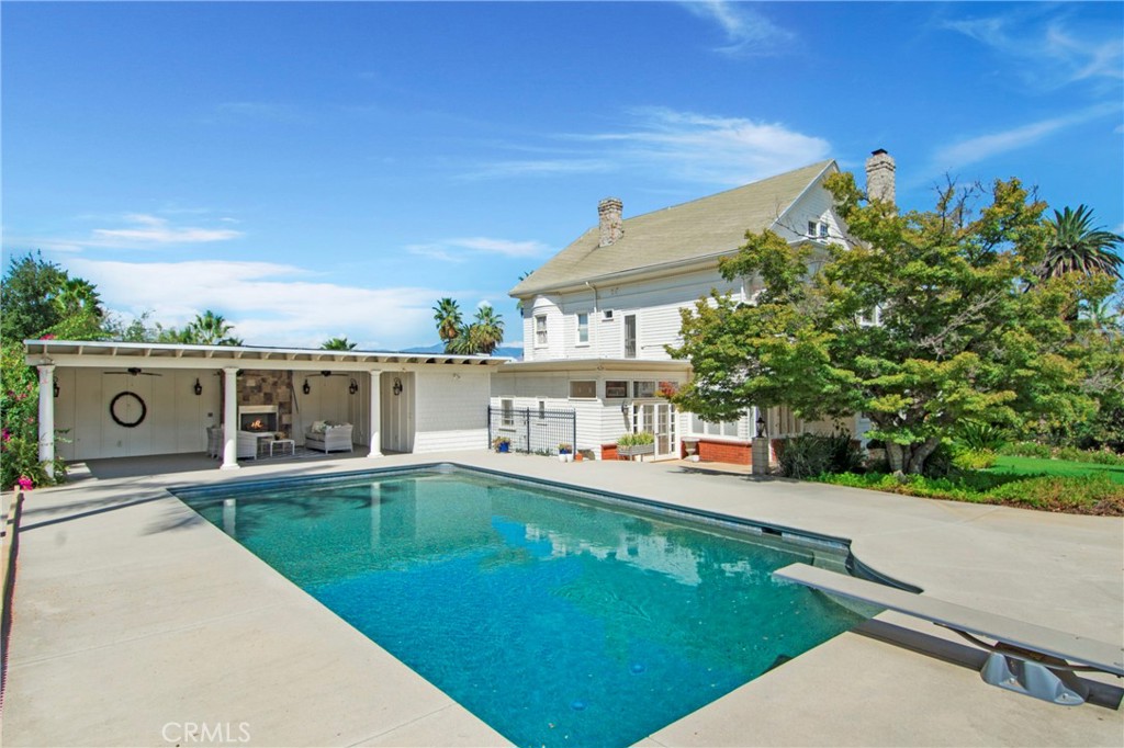 560 Terracina Boulevard