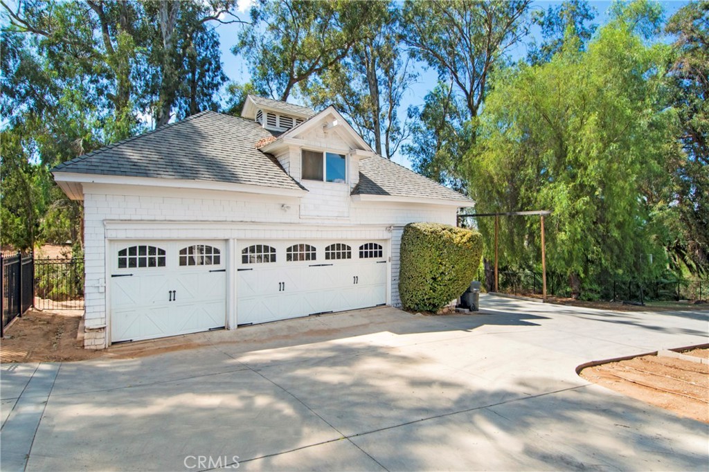 560 Terracina Boulevard