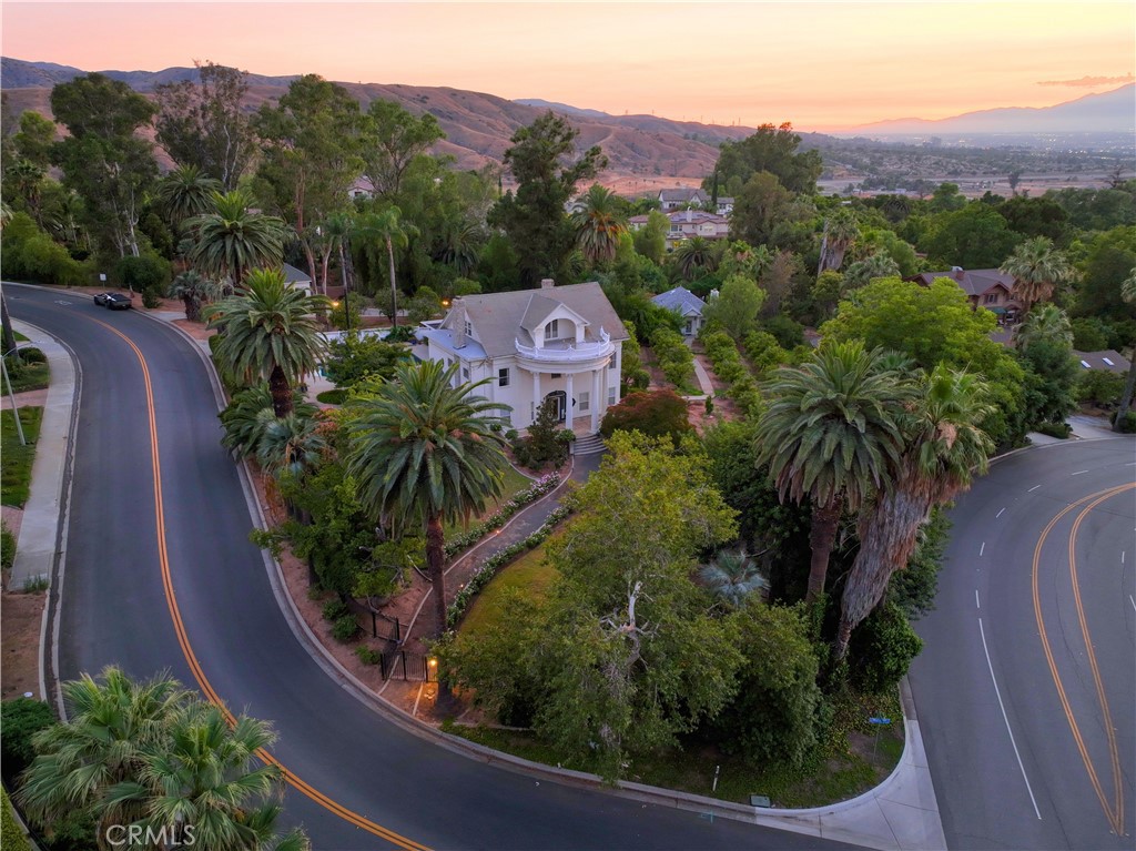 560 Terracina Boulevard