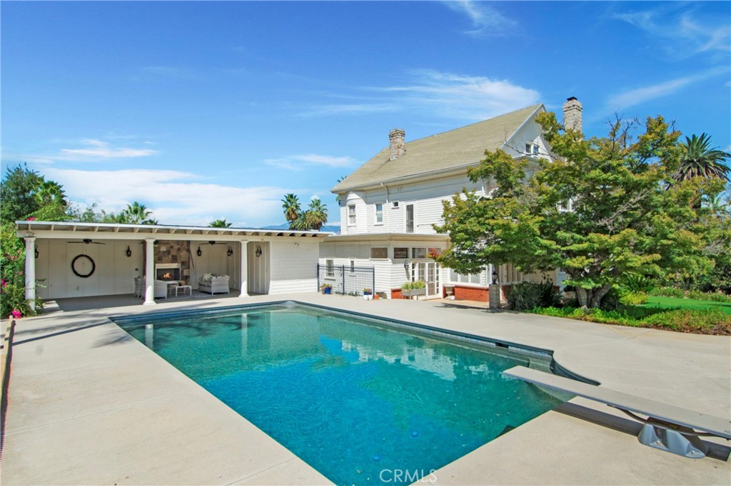 560 Terracina Boulevard