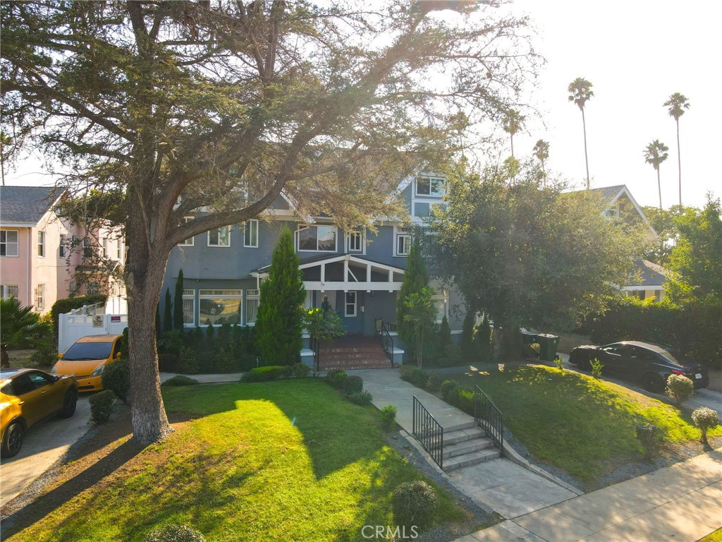 4440 Victoria