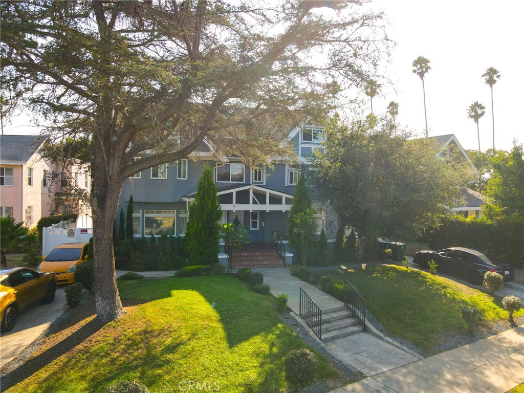 4440 Victoria