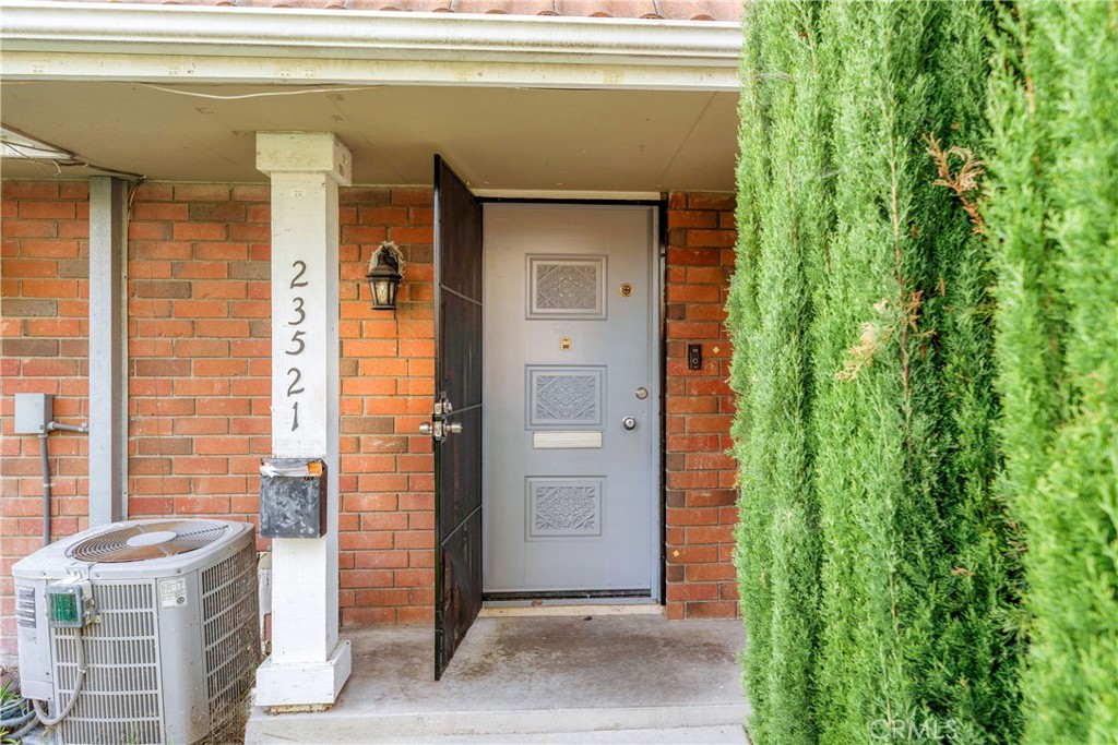 23521 Los Adornos Street