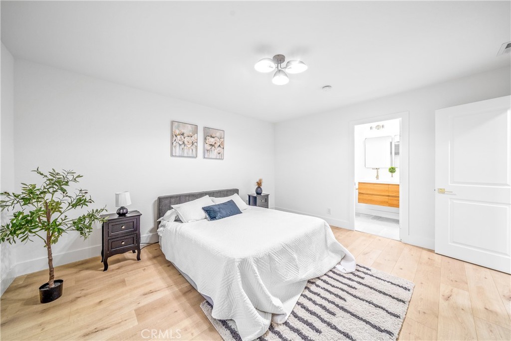 23521 Los Adornos Street