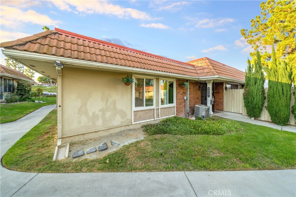 23521 Los Adornos Street