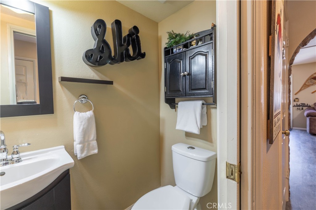 569 Summit Boulevard 6