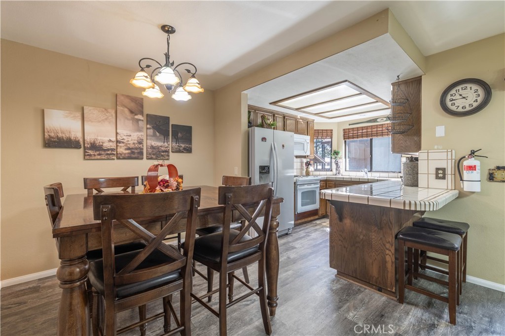 569 Summit Boulevard 6