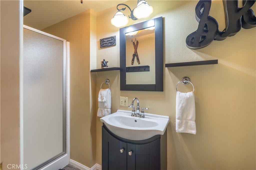 569 Summit Boulevard 6