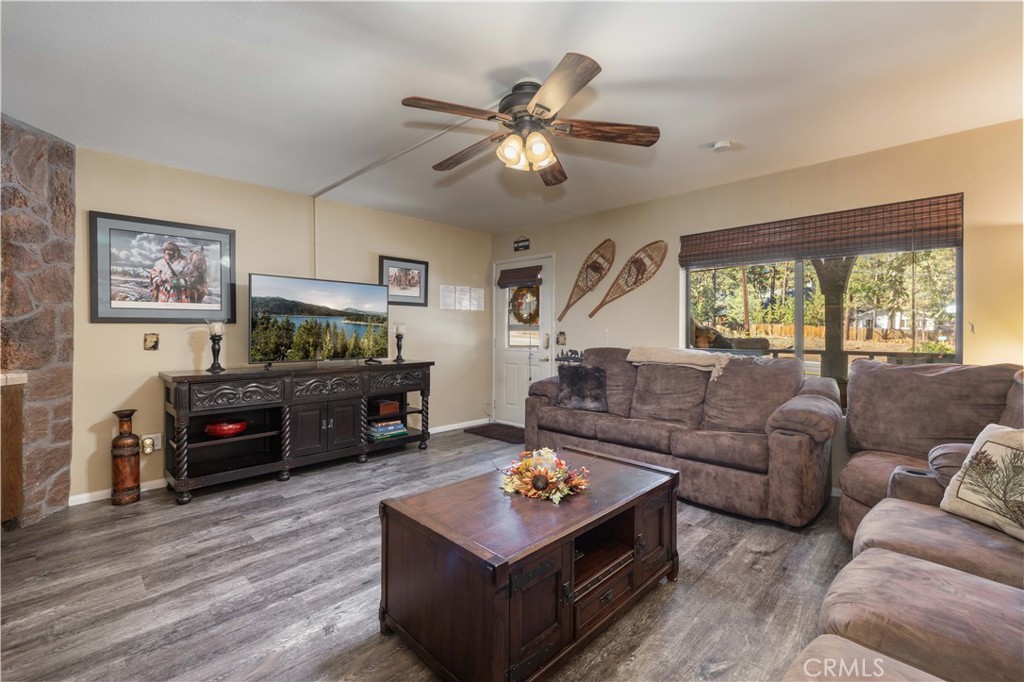 569 Summit Boulevard 6