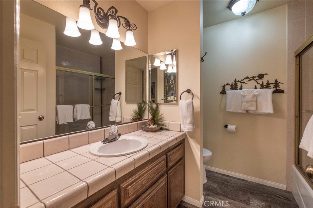 569 Summit Boulevard 6