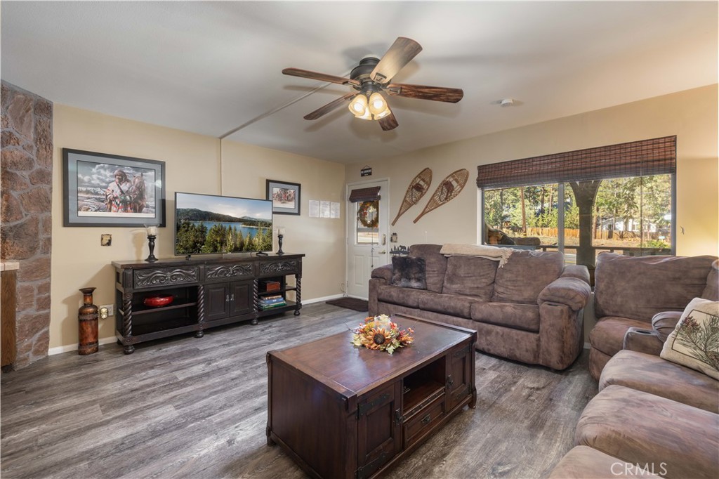 569 Summit Boulevard 6