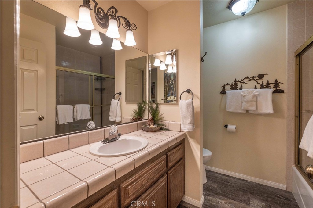 569 Summit Boulevard 6